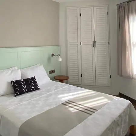 Min (adults Only) Couette-café