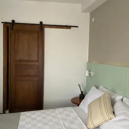 Couette-café Min (adults Only) *